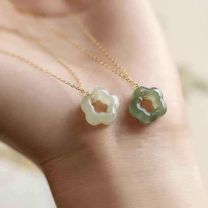 Collana con ciondolo con ciondolo floreale in giada ciano Buddha Stones , delicata giada Hetian
