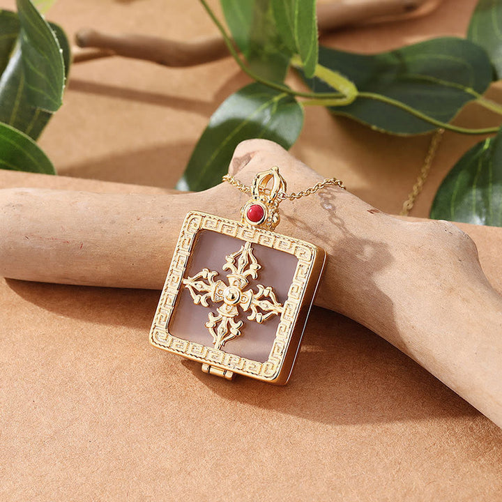 Collana con ciondolo portafortuna con protezione Dorje doppio in giada bianca placcata in oro 24K