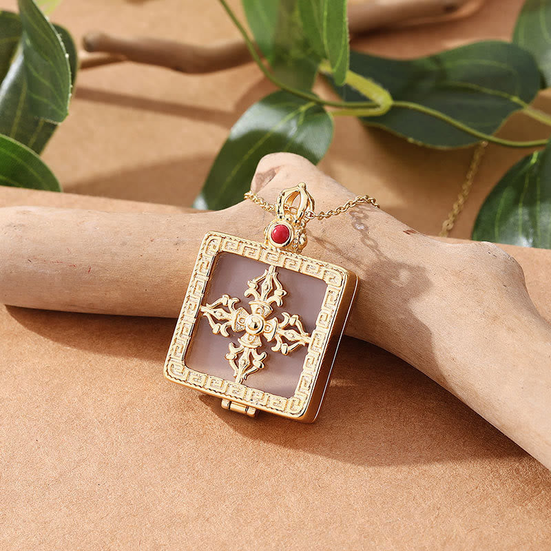 Collana con ciondolo portafortuna con protezione Dorje doppio in giada bianca placcata in oro 24K
