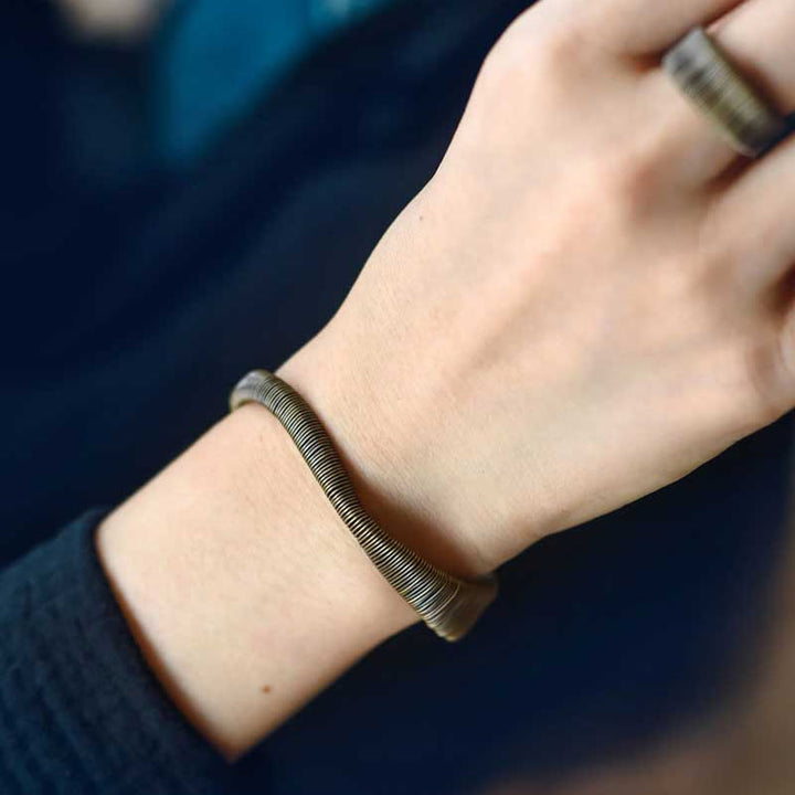 Bracciale regolabile con polsino in rame avvolto con Buddha Stones dal design semplice e fortuna e ricchezza