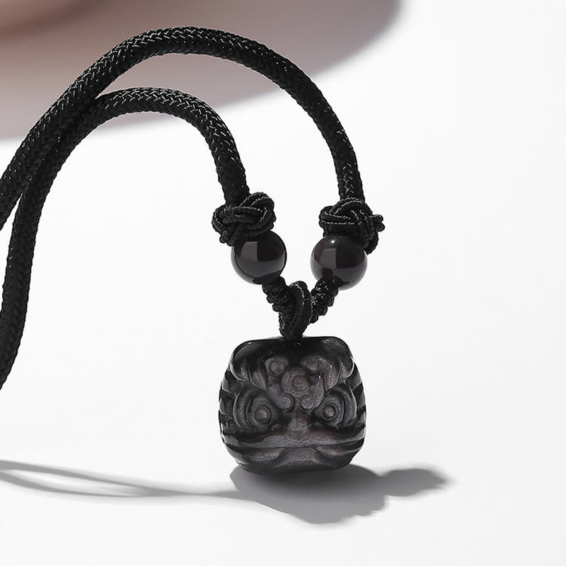 Collana con ciondolo di protezione leone danzante in agata rossa e ossidiana lucida in argento naturale Buddha Stones