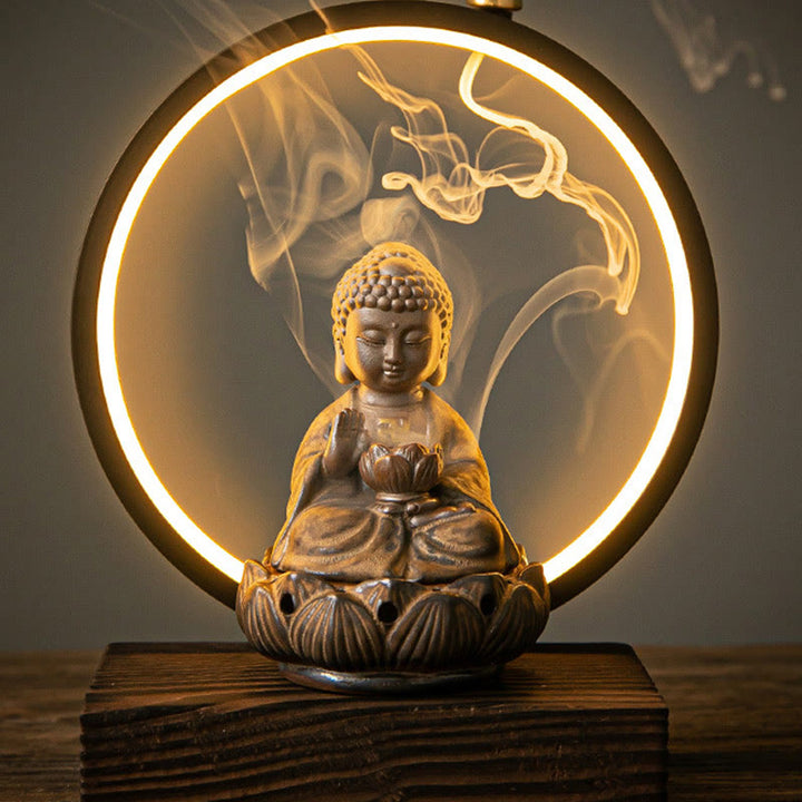 Buddha Stones Buddha Lotus Fontana di fumo a riflusso Bruciatore di incenso di benedizione in ceramica con decorazione luminosa