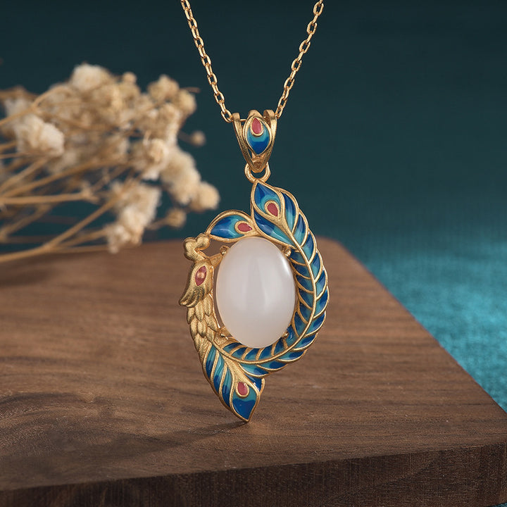 Collana con ciondolo di benedizione in rame e pavone in giada bianca