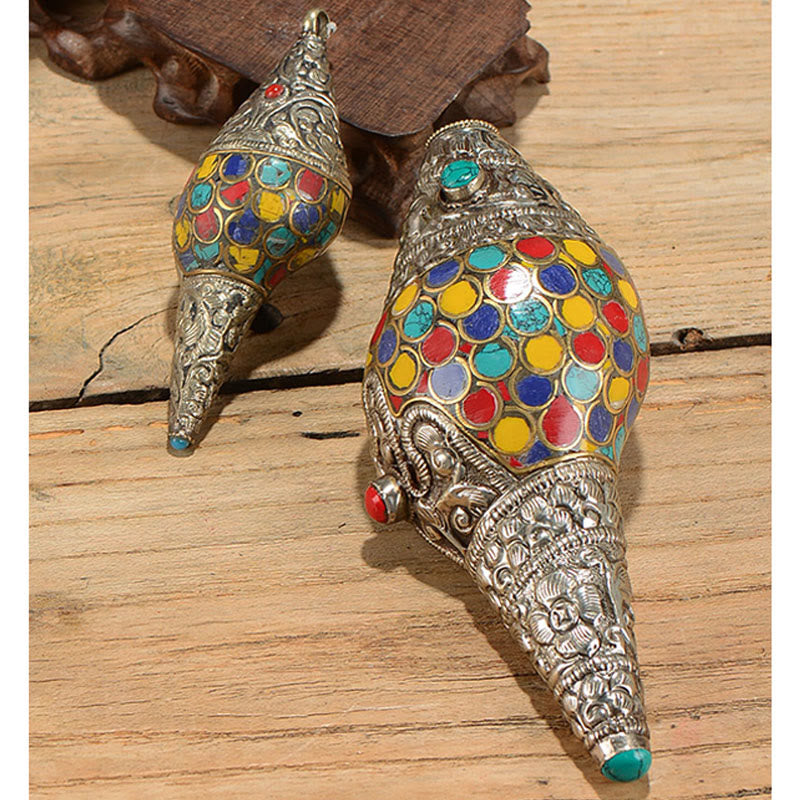 Decorazione per la casa fatta a mano in conchiglia naturale Shankha colorata tibetana, conchiglia di mare, ricchezza - image 1