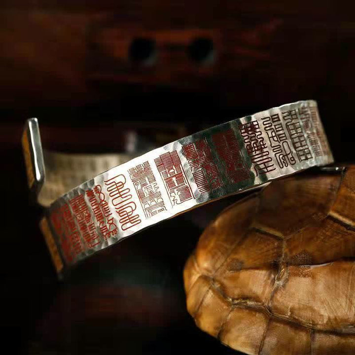 Bracciale rigido con polsino in rame con lettere e bilanciamento curativo