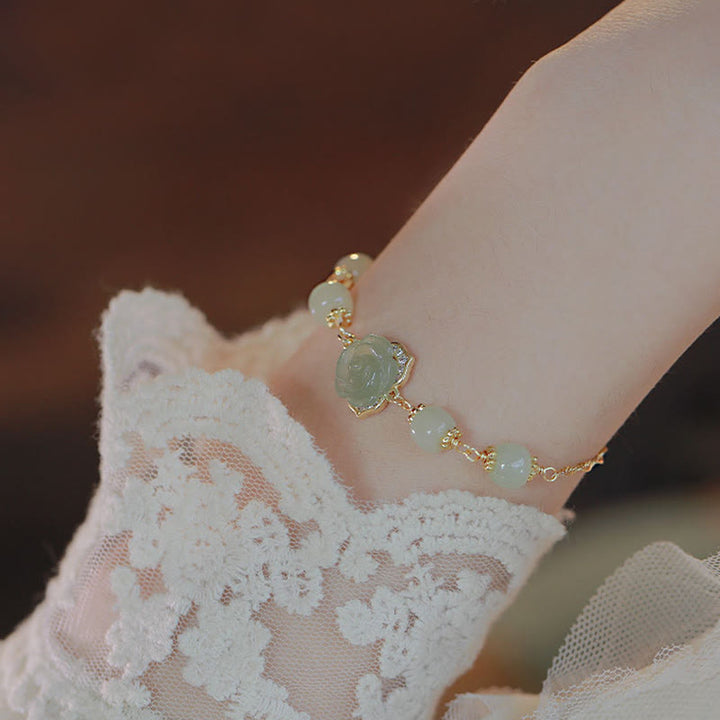 Bracciale con catena portafortuna in giada Hetian placcata in oro 14K con fiore rosa Buddha Stones