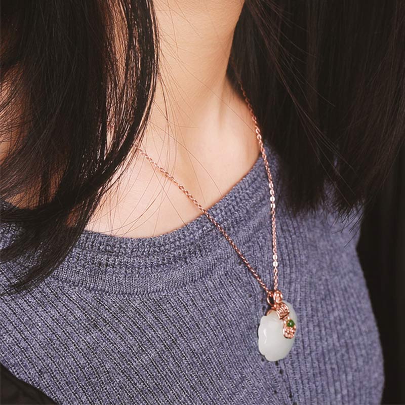 Collana con ciondolo a forma di catena in argento sterling 925 con giada bianca e benedizione della felicità