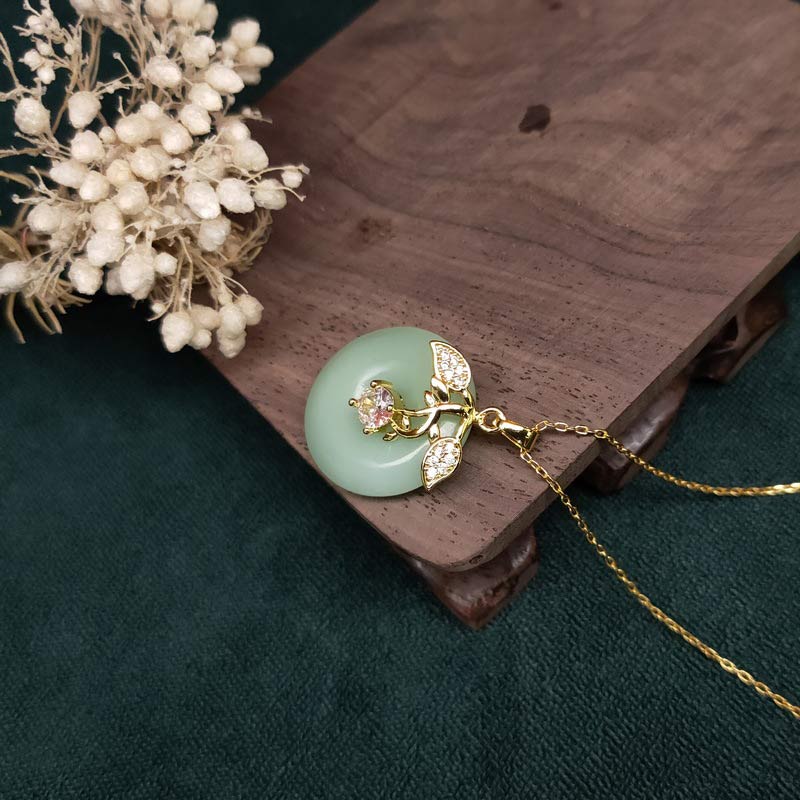 Collana con ciondolo a forma di foglia di giada rotonda con Buddha Stones e fortuna