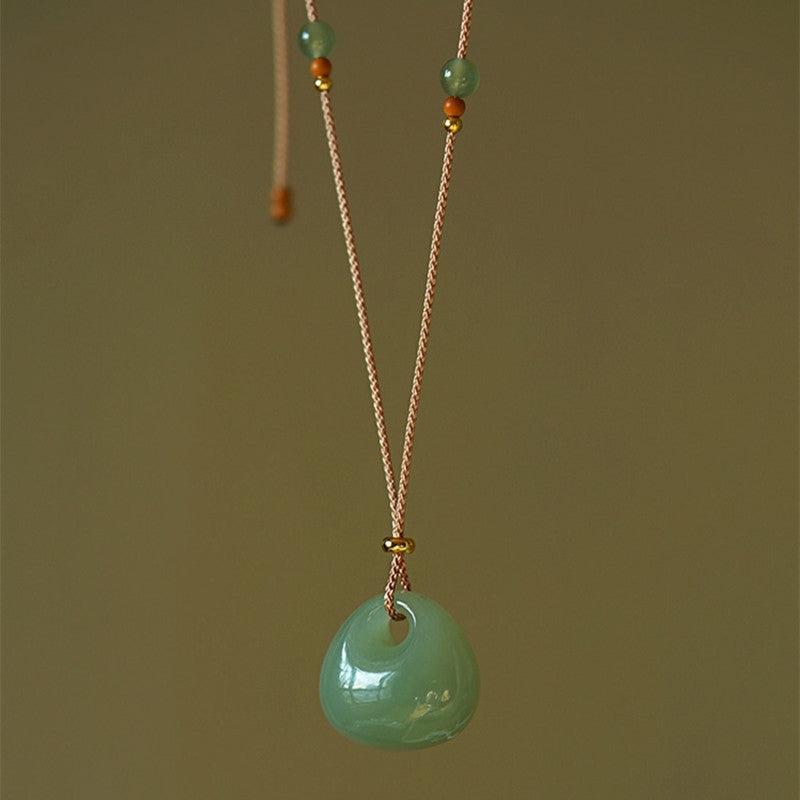 Collana con ciondolo Buddha Stones Natural Jade Luck Prosperity (colore casuale)