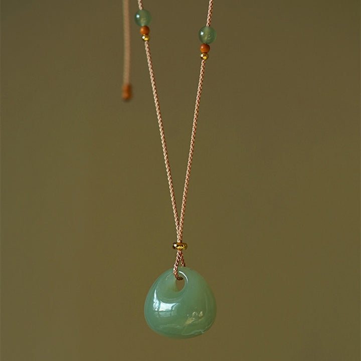 Collana con ciondolo Buddha Stones Natural Jade Luck Prosperity (colore casuale)