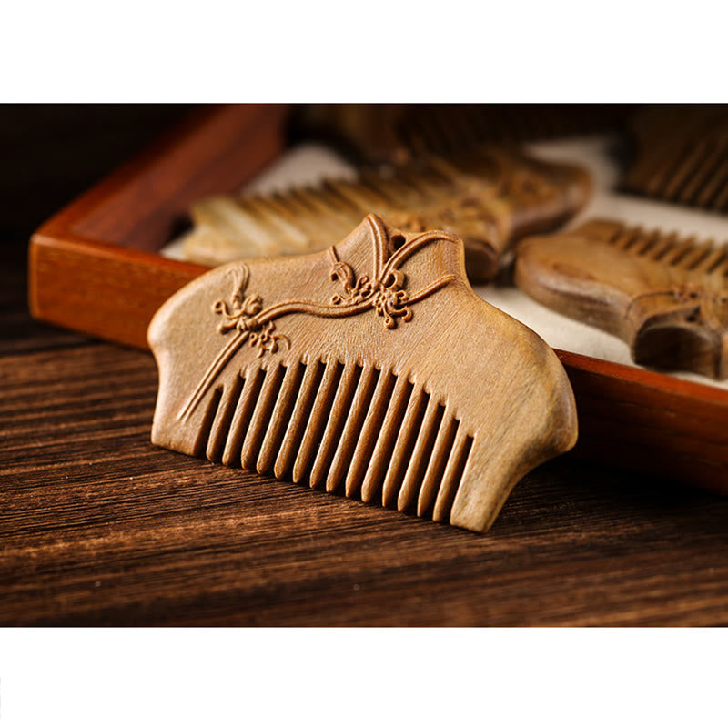 Pettine lenitivo inciso con motivo floreale in legno di sandalo verde Buddha Stones