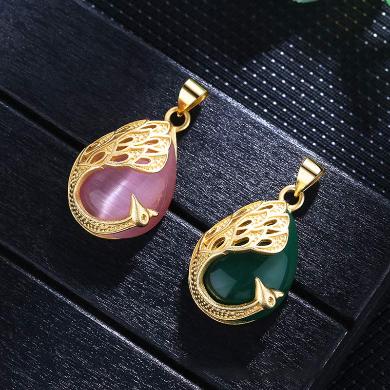 Collana pendente con ciondolo in cristallo rosa, calcedonio verde, pavone, rame, amore lenitivo