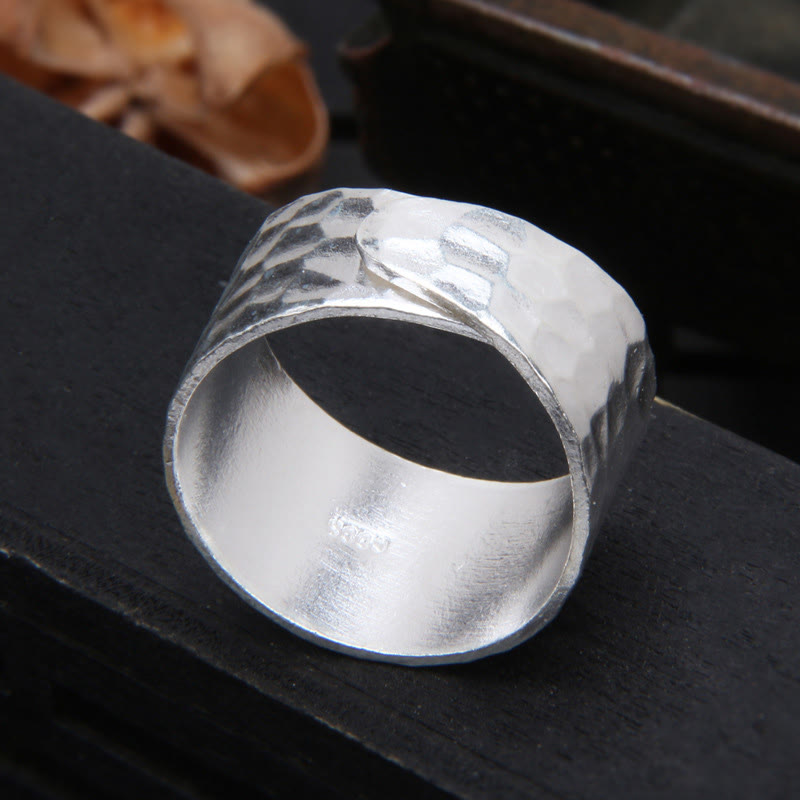 Anello con motivo martellato rustico fatto a mano in argento sterling 990 tibetano Buddha Stones