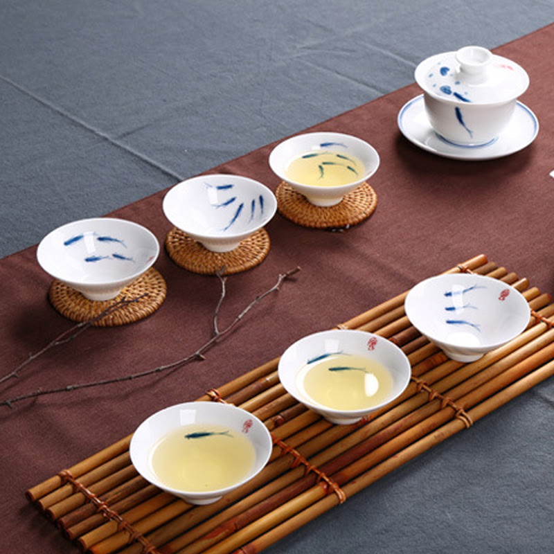 Buddha Stones Jingdezhen blu e bianco porcellana Koi Fish tazza da tè in ceramica Kung Fu tazze da tè