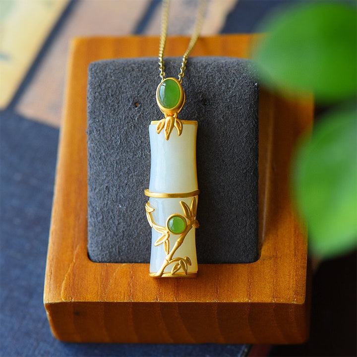Collana con ciondolo di protezione in giada bianca e giada ciano con Buddha Stones e bambù