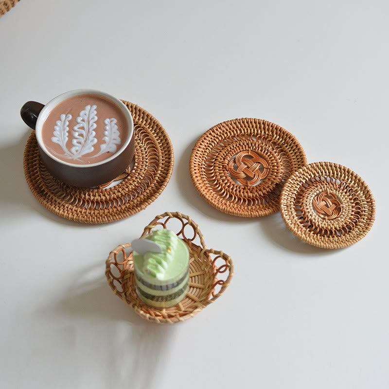 Sottobicchiere per tazza da tè in rattan con motivo floreale in ceramica