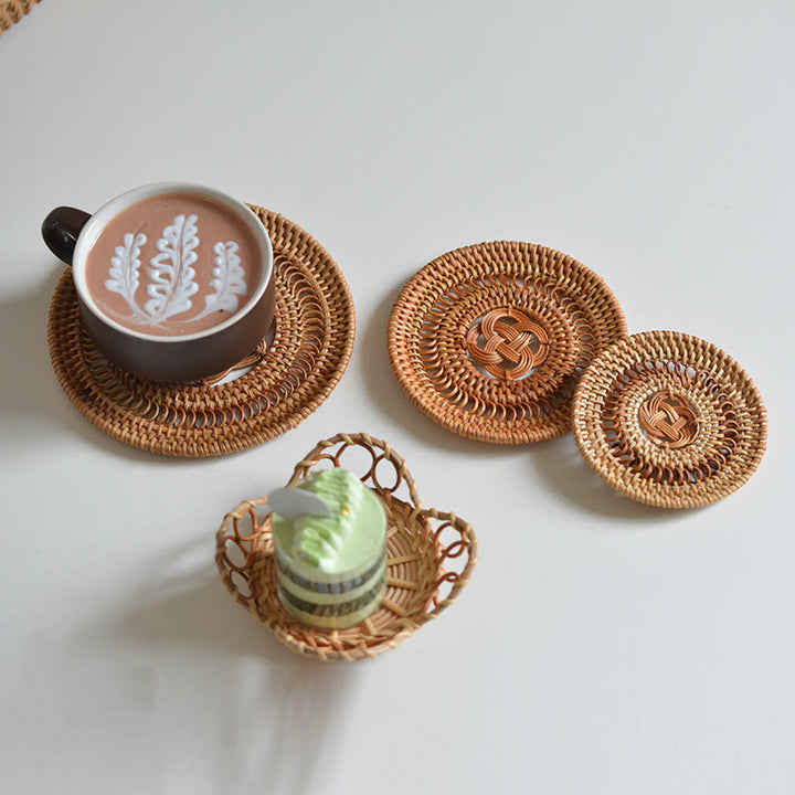 Sottobicchiere per tazza da tè in rattan con motivo floreale in ceramica