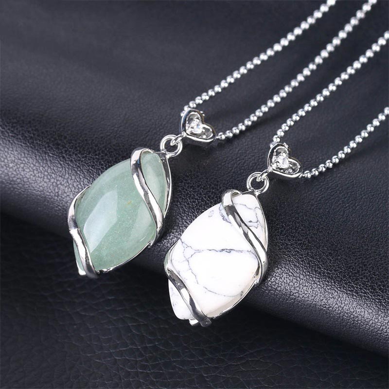 Collana con ciondolo in pietra di cristallo naturale con motivo a marquise Buddha Stones
