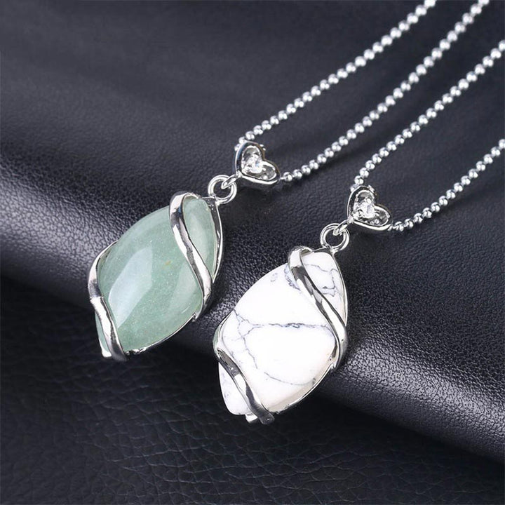 Collana con ciondolo in pietra di cristallo naturale con motivo a marquise Buddha Stones