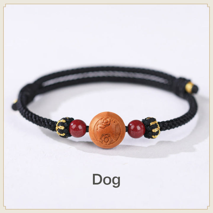 Braccialetto della ricchezza in cinabro intagliato con carattere dello zodiaco cinese Fu in legno di pesca naturale Buddha Stones