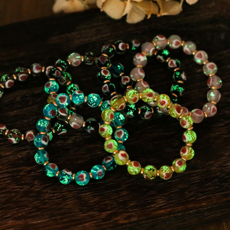 Braccialetto di perline di vetro fluorescente luminoso Liuli con cuore rosa della famiglia di bestie che ingoiano Buddha Stones