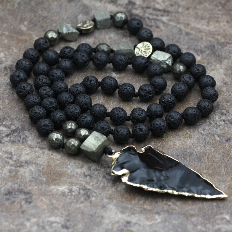 Collana con ciondolo a freccia in pietra lavica naturale con Buddha Stones e yoga