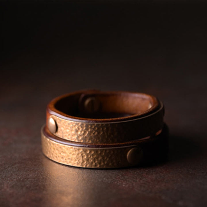 Braccialetto di ricchezza in pelle di ottone di rame con texture fatta a mano vintage Buddha Stones