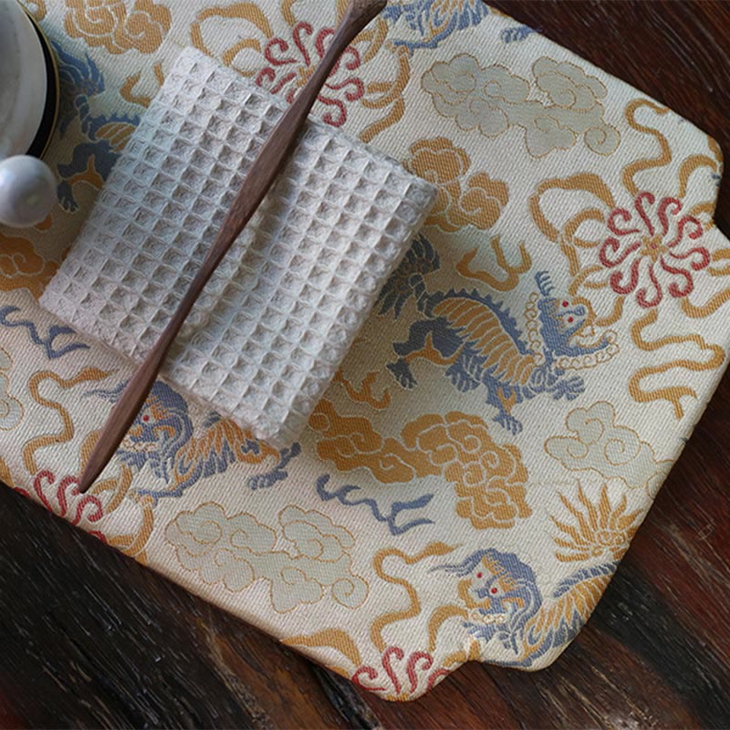 Elegante sottobicchiere per tazza da tè con motivo broccato floreale