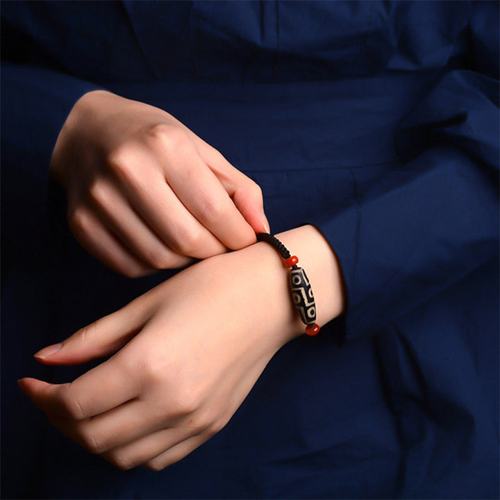 Buddha Stones Braccialetto tibetano con perline Dzi a nove occhi e filo della prosperità - image 2