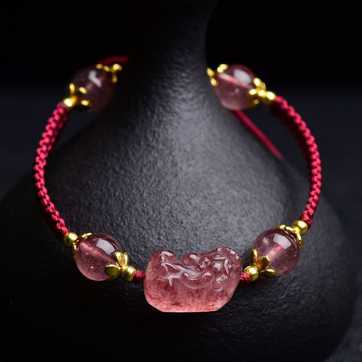 Braccialetto portafortuna rosso con corda e ciondolo Pixiu in cristallo di fragola naturale Buddha Stones