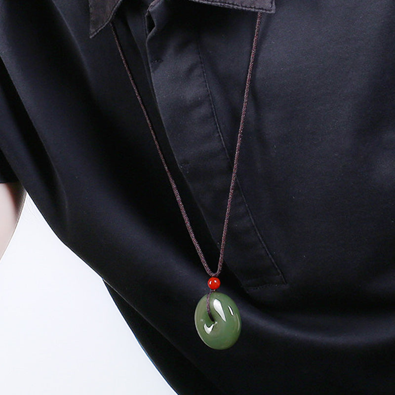 Collana con ciondolo a corda con fibbia della pace in giada rotonda naturale Buddha Stones