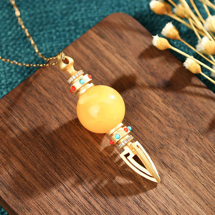 Collana con ciondolo ansia trasparente Dorje Vajra in ambra placcata oro 24K