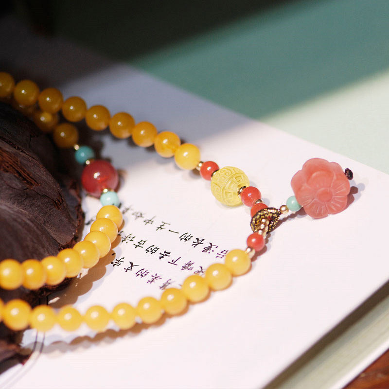 Collana con ciondolo a forma di fiore in ambra curativa e bilanciata