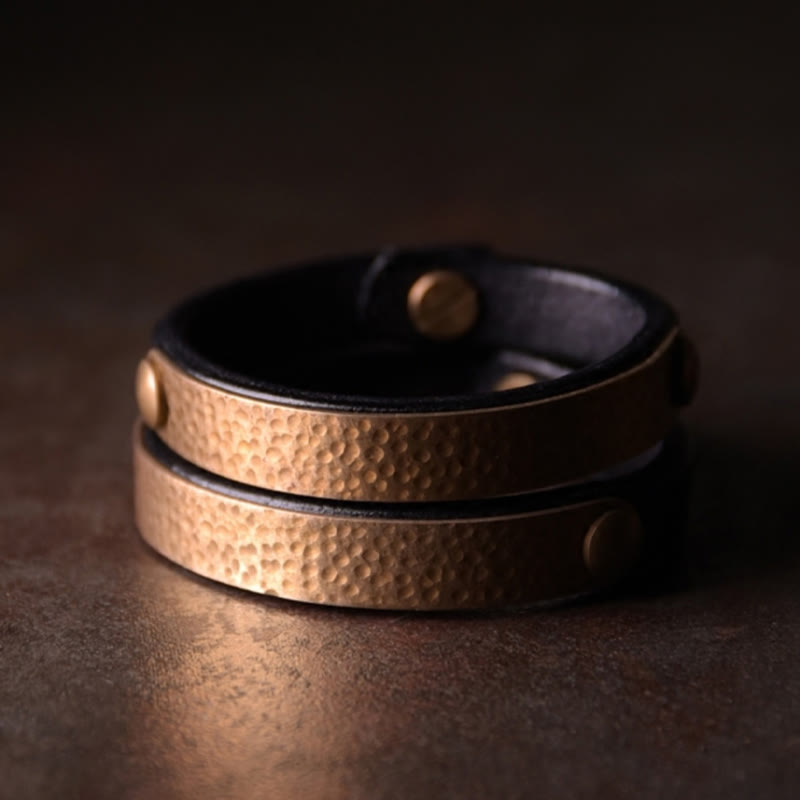 Braccialetto di ricchezza in pelle di ottone di rame con texture fatta a mano vintage Buddha Stones