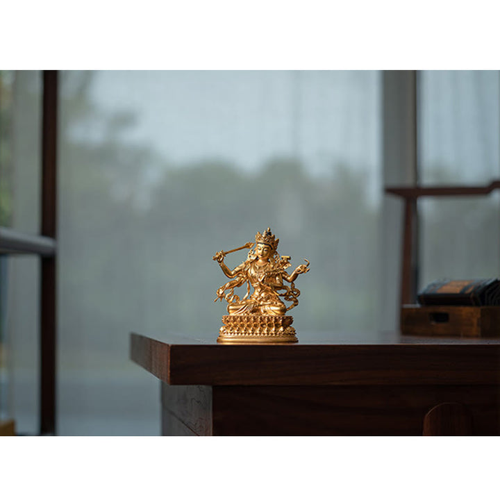 Statua in rame della compassione e serenità del Bodhisattva Manjusri a quattro braccia, statuetta in oro, decorazione per la casa