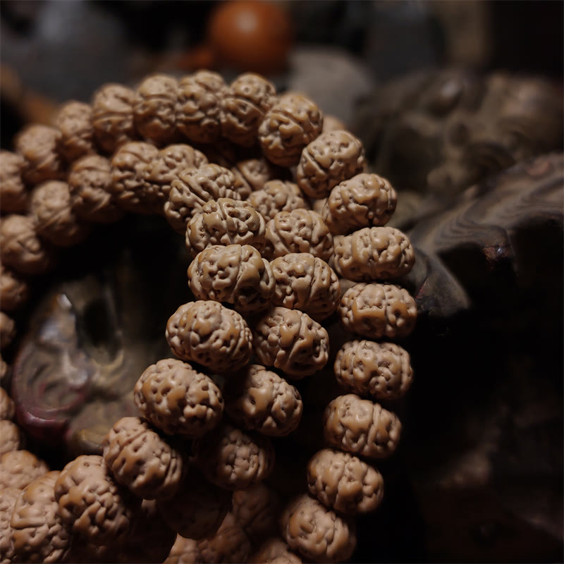 Braccialetto a quattro giri con 108 perle Mala Rudraksha Bodhi Seed Luck Wealth Tassel