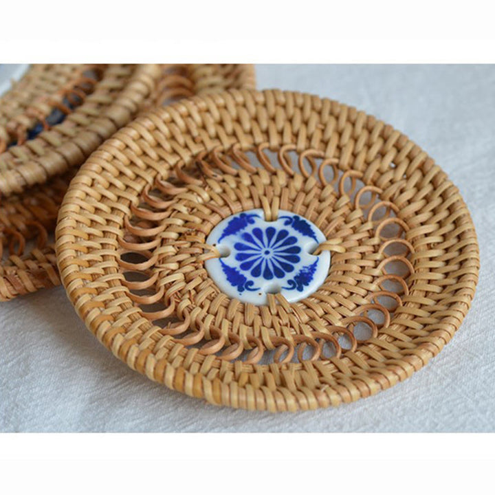 Sottobicchiere per tazza da tè in rattan con motivo floreale in ceramica