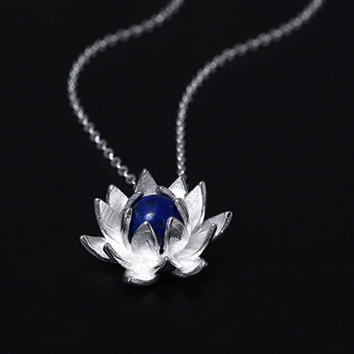 Collana con ciondolo a forma di fiore di loto in argento sterling 925 con pietre Buddha Stones e lazurite - image 6
