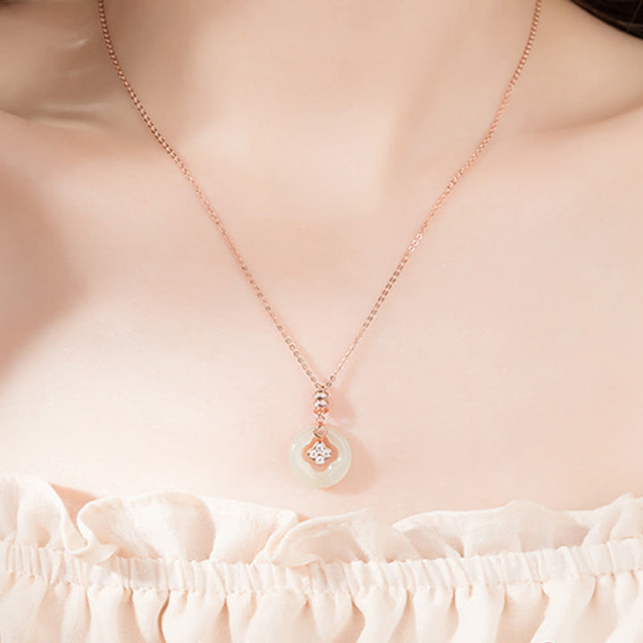 Buddha Stones 925 Sterling Silver Hetian Jade naturale Lucky Four Leaf Clover Zircone Collana pendente con scatola regalo
