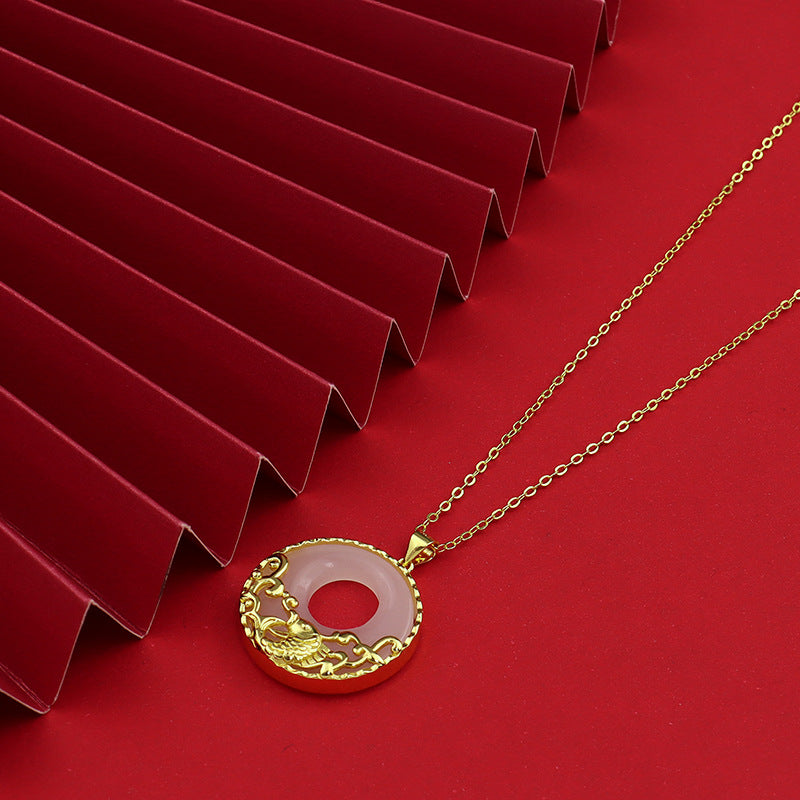 Collana con ciondolo in acciaio al titanio e pesce koi in giada bianca e prosperità - image 4