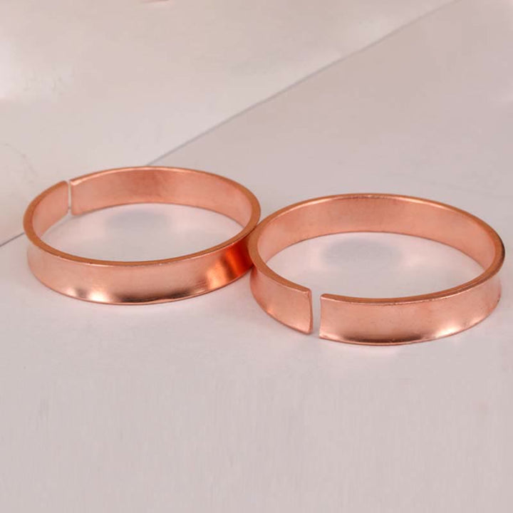 Bracciale rigido in rame con simbolo di ricchezza e fortuna