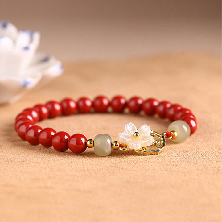 Braccialetto di benedizione con fiore di pietra di tridacna con perline di giada naturale di cinabro Buddha Stones
