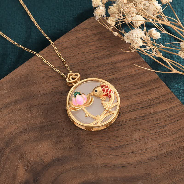 Collana con ciondolo di benedizione di loto di pesce koi in giada bianca - image 2
