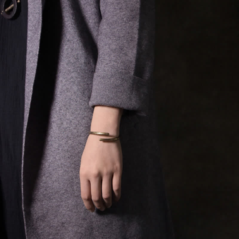Bracciale regolabile con polsino in rame e design rustico Buddha Stones