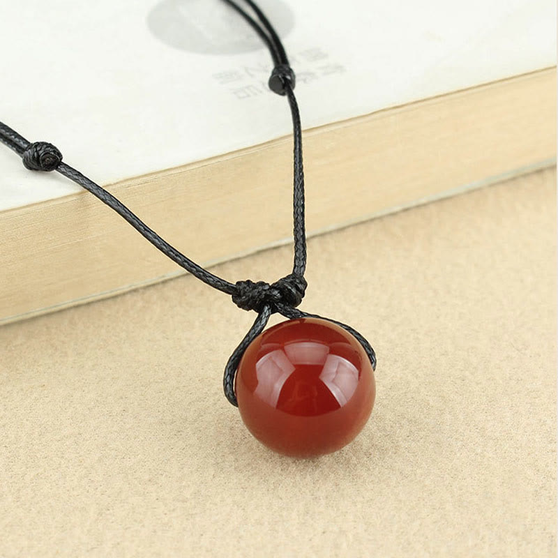 Collana con ciondolo in corda di pelle con perline di agata rossa e Buddha Stones