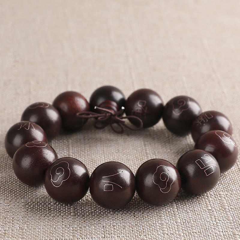Braccialetto di protezione con piccole foglie di sandalo rosso intarsiate in argento sterling 925 Buddha Stones carattere Om Mani Padme Hum e nuvole di buon auspicio