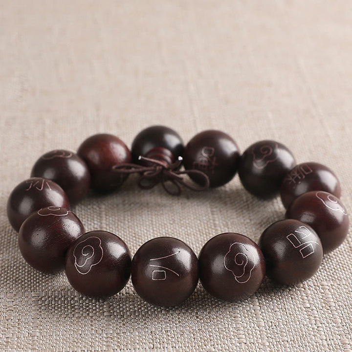 Braccialetto di protezione con piccole foglie di sandalo rosso intarsiate in argento sterling 925 Buddha Stones carattere Om Mani Padme Hum e nuvole di buon auspicio