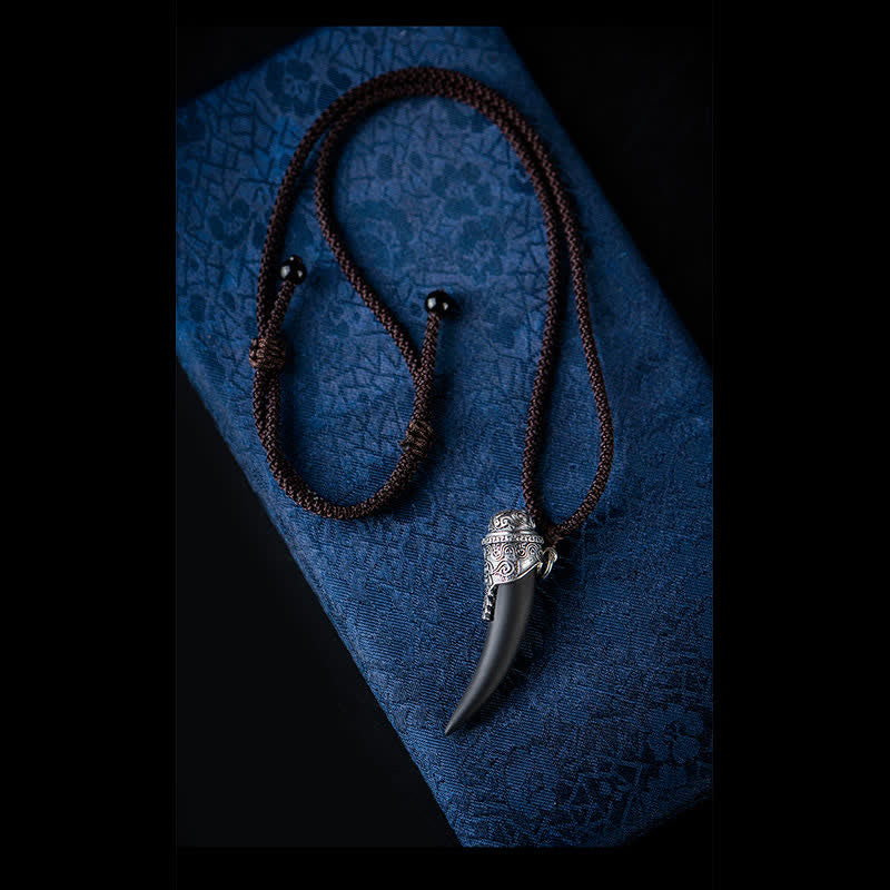 Collana con ciondolo in argento sterling 925 con motivo a denti di lupo e ossidiana nera e forza