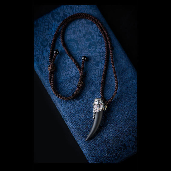 Collana con ciondolo in argento sterling 925 con motivo a denti di lupo e ossidiana nera e forza