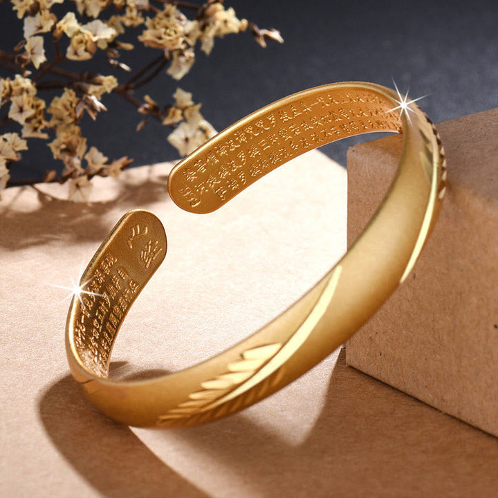 Bracciale rigido in rame con motivo inciso a forma di cuore con piume Buddha Stones, modello Wealth